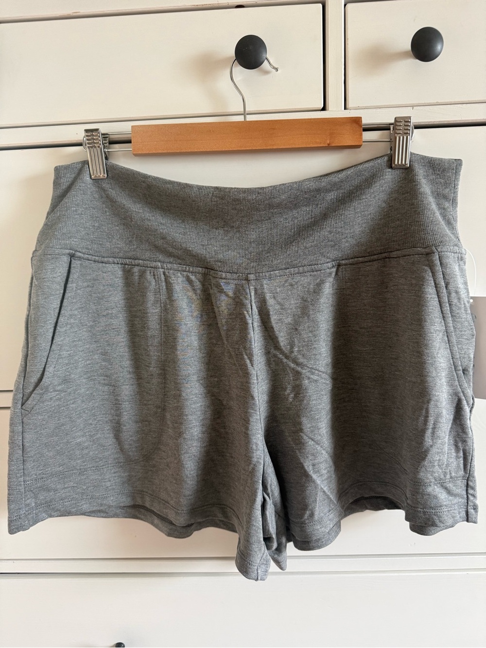 Athleta Coaster Luxe Shortie Gray Shorts Size XL NWT